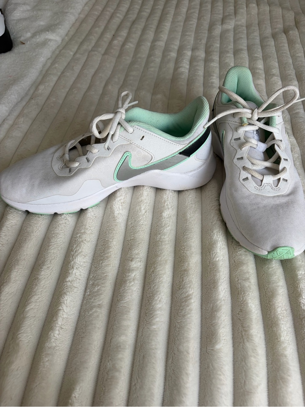 Nike Women’s White & Mint MC Trainer Shoes